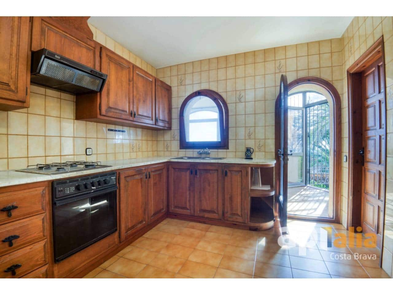 5 bedroom Villa for sale in Calonge i Sant Antoni with pool garage - € 875,000 (Ref: 9697935)