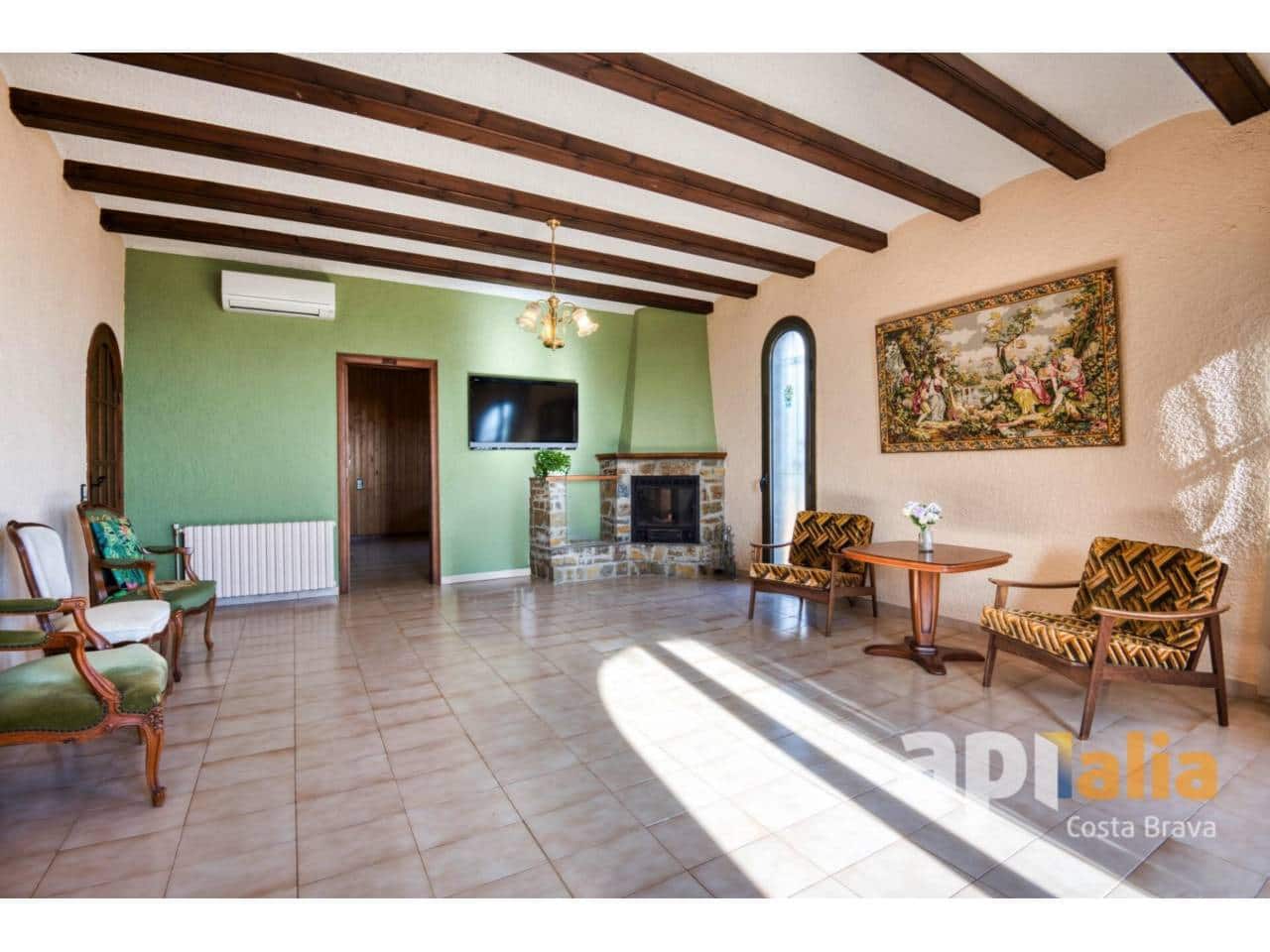 5 bedroom Villa for sale in Calonge i Sant Antoni with pool garage - € 875,000 (Ref: 9697935)