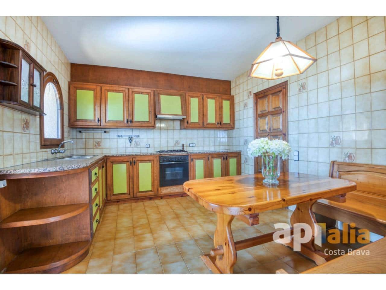 5 bedroom Villa for sale in Calonge i Sant Antoni with pool garage - € 875,000 (Ref: 9697935)