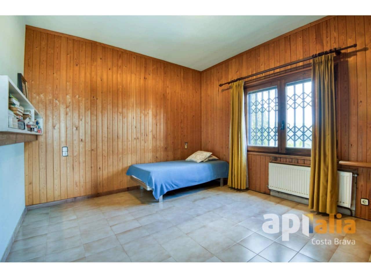 5 bedroom Villa for sale in Calonge i Sant Antoni with pool garage - € 875,000 (Ref: 9697935)