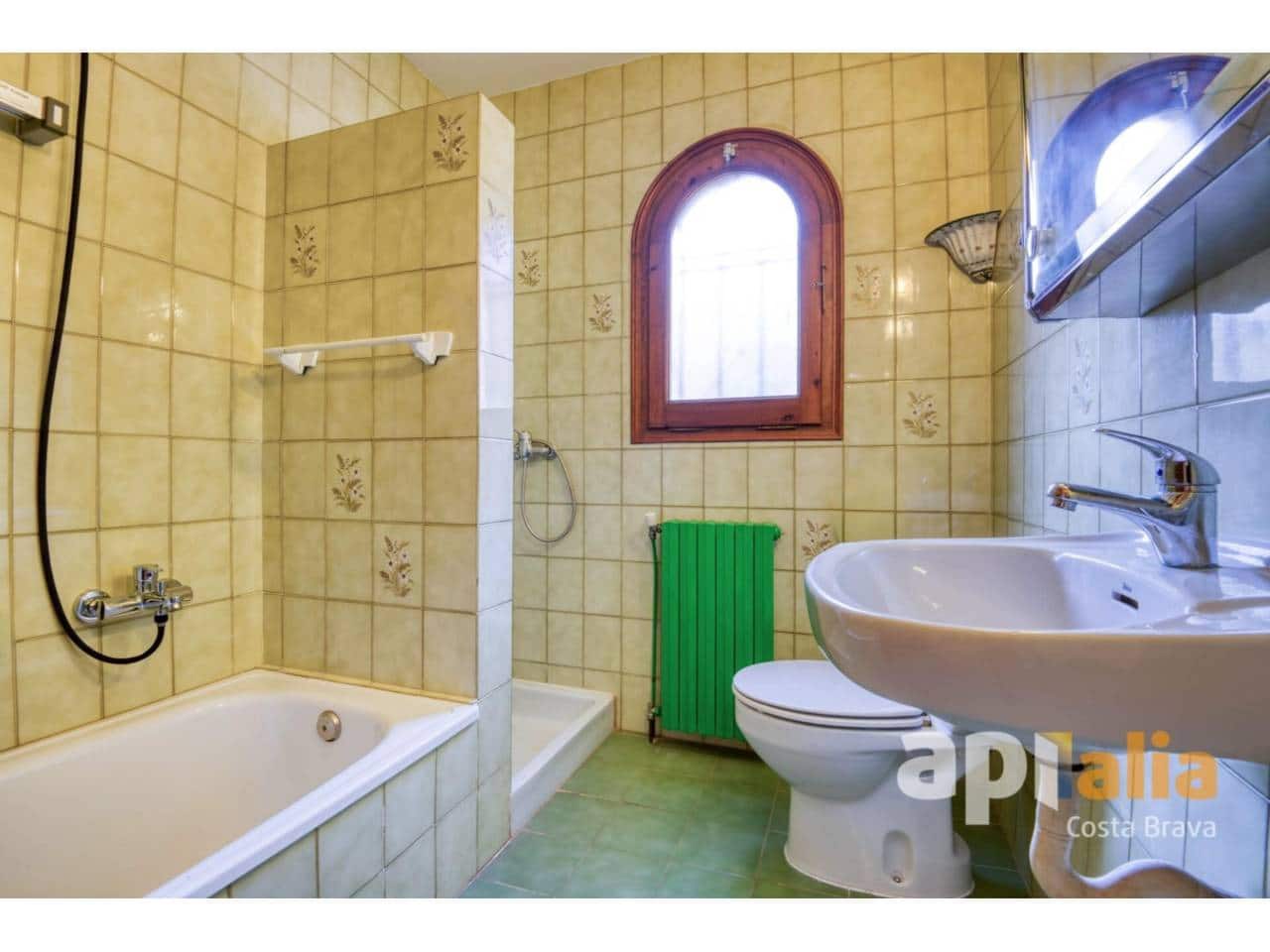 5 bedroom Villa for sale in Calonge i Sant Antoni with pool garage - € 875,000 (Ref: 9697935)