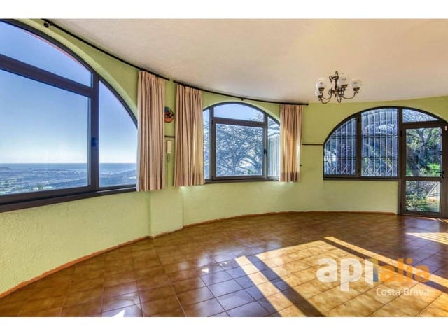 5 bedroom Villa for sale in Calonge i Sant Antoni with pool garage - € 875,000 (Ref: 9697935)