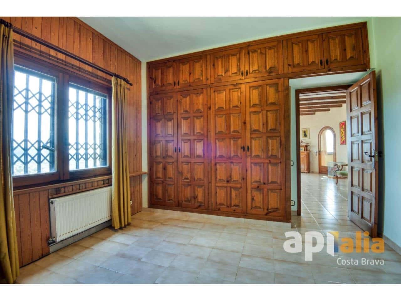 5 bedroom Villa for sale in Calonge i Sant Antoni with pool garage - € 875,000 (Ref: 9697935)