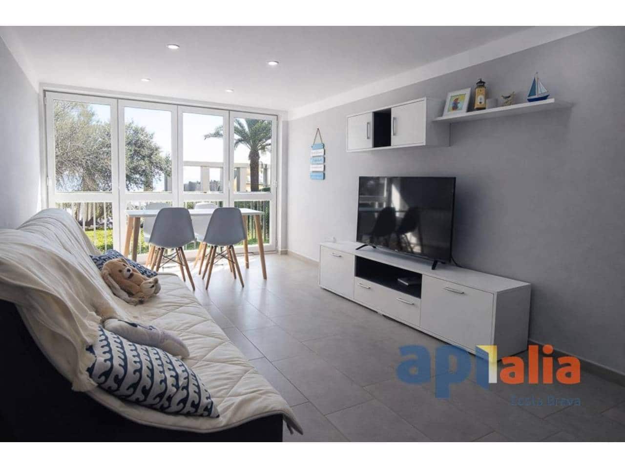 2 bedroom Flat for sale in Castell-Platja d'Aro - € 320,000 (Ref: 9709454)