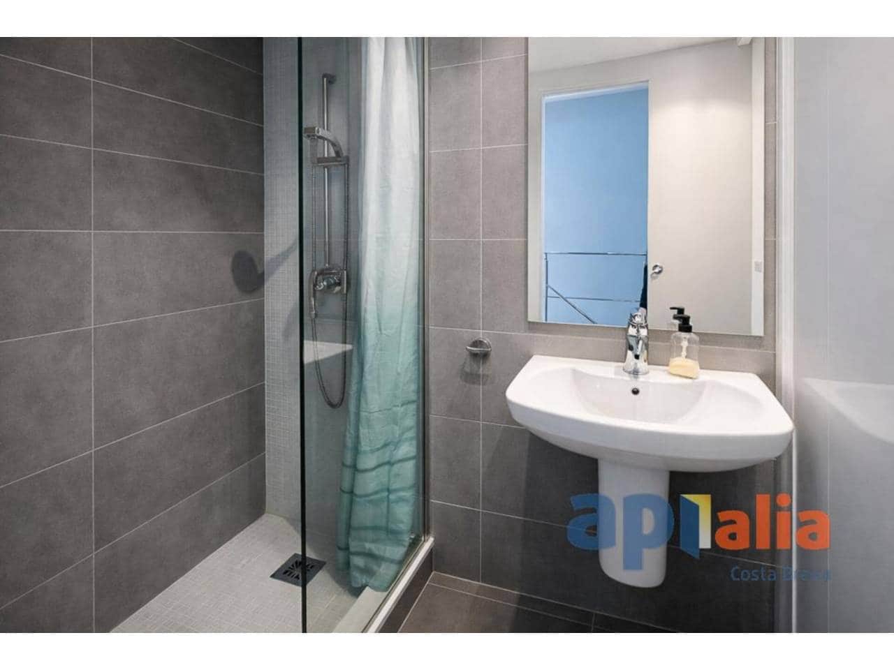 2 bedroom Flat for sale in Castell-Platja d'Aro - € 320,000 (Ref: 9709454)