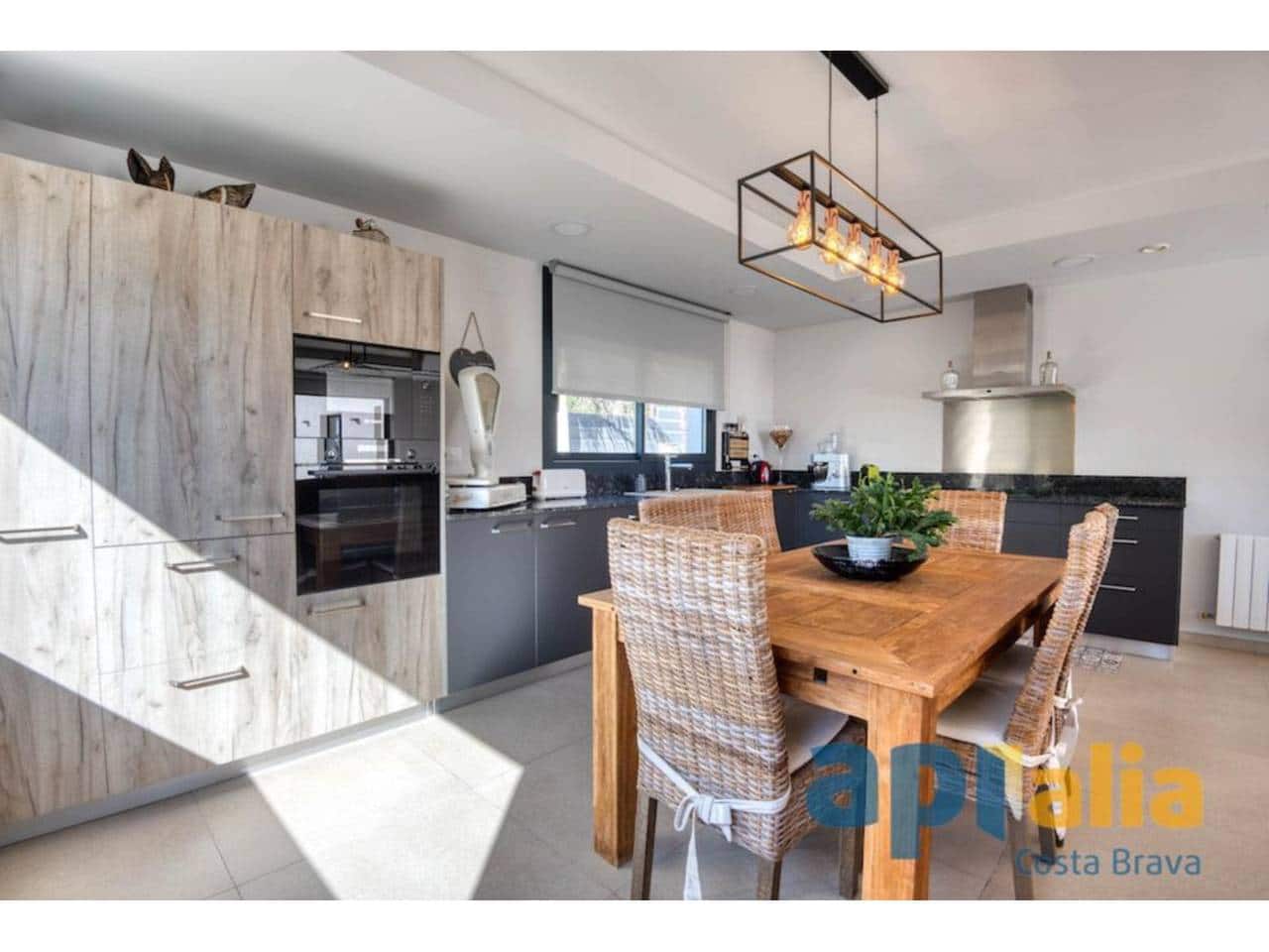 4 slaapkamer Villa te koop in Castell-Platja d'Aro met zwembad - € 790.000 (Ref: 9731538)