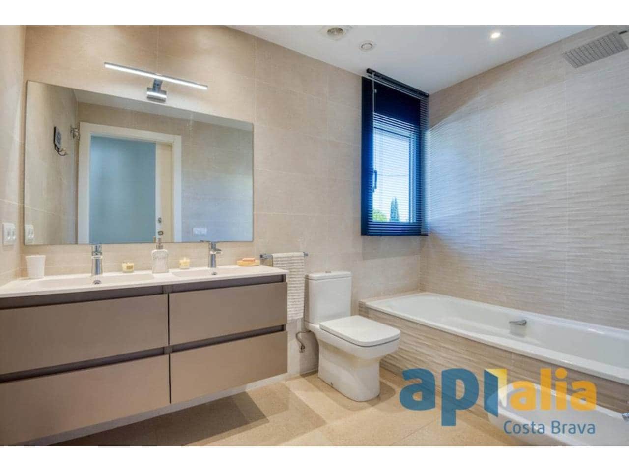 4 slaapkamer Villa te koop in Castell-Platja d'Aro met zwembad - € 790.000 (Ref: 9731538)