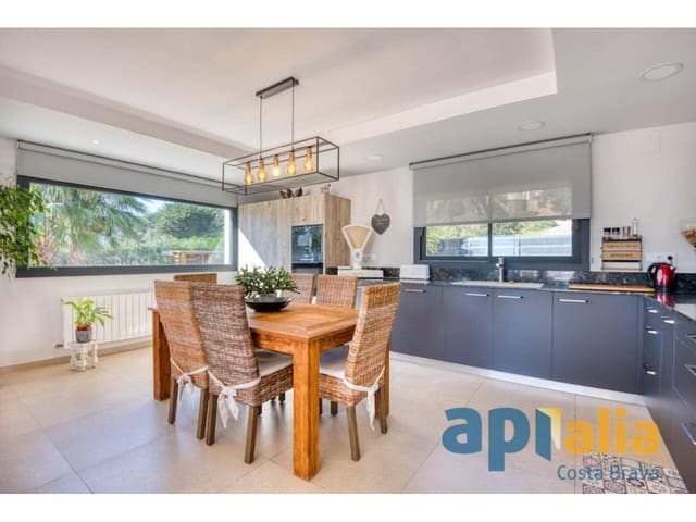 4 sypialnia Willa na sprzedaż w Castell-Platja d'Aro z basenem - 790 000 € (Ref: 9731538)