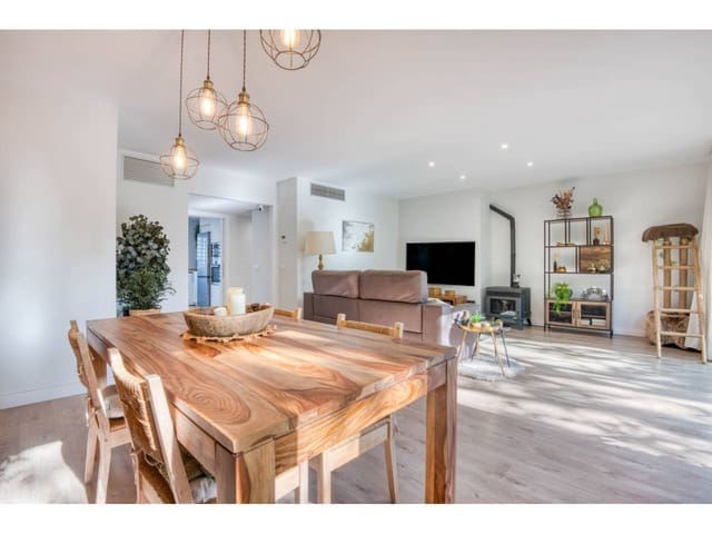 3 makuuhuone Asunto myytävänä paikassa Sant Feliu de Guíxols mukana uima-altaan 
autotalli - 690 000 € (Ref: 9741436)