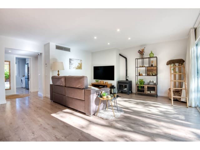 3 makuuhuone Asunto myytävänä paikassa Sant Feliu de Guíxols mukana uima-altaan 
autotalli - 690 000 € (Ref: 9741436)