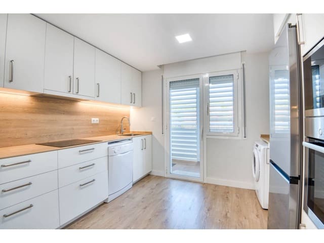 3 makuuhuone Asunto myytävänä paikassa Sant Feliu de Guíxols mukana uima-altaan 
autotalli - 690 000 € (Ref: 9741436)