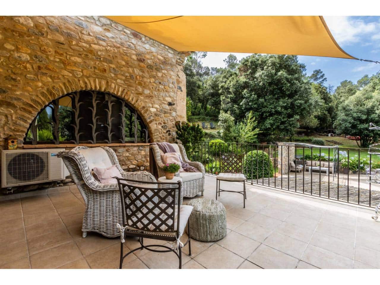 5 soverom Villa til salgs i Esponella med svømmebasseng garasje - € 1 300 000 (Ref: 9761608)