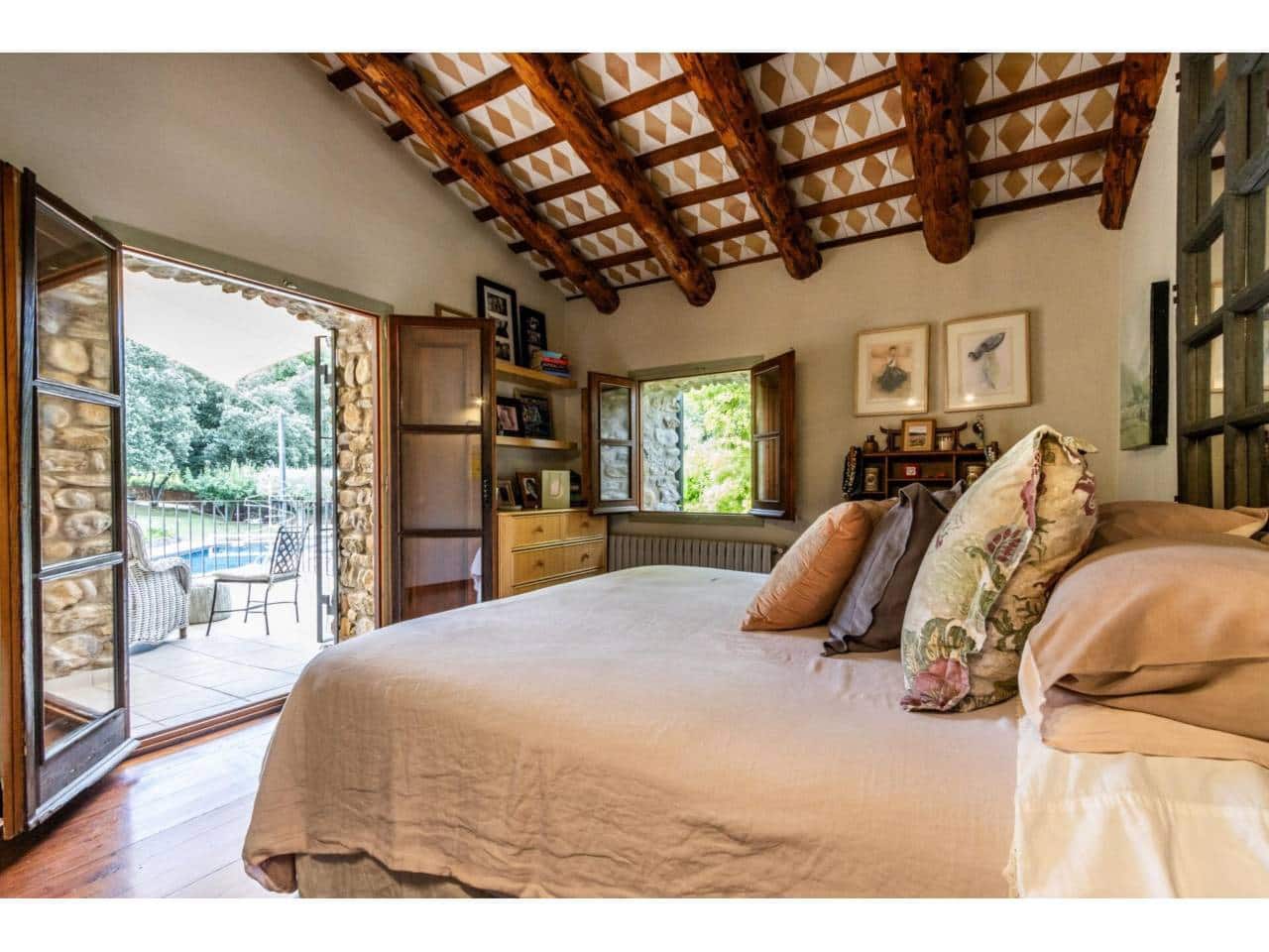 5 soverom Villa til salgs i Esponella med svømmebasseng garasje - € 1 300 000 (Ref: 9761608)