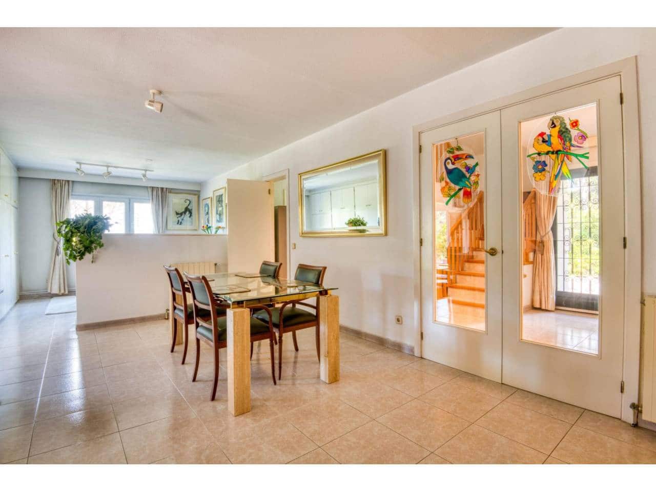 3 soverom Villa til salgs i Santa Cristina d'Aro med svømmebasseng garasje - € 785 000 (Ref: 9816925)