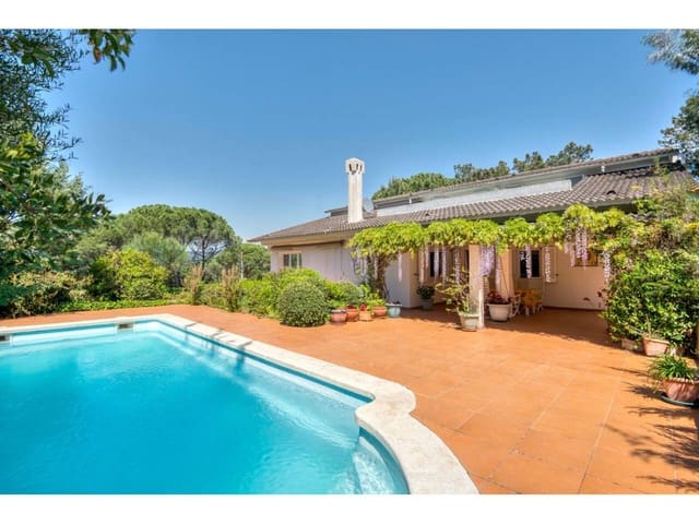 3 soverom Villa til salgs i Santa Cristina d'Aro med svømmebasseng garasje - € 785 000 (Ref: 9816925)