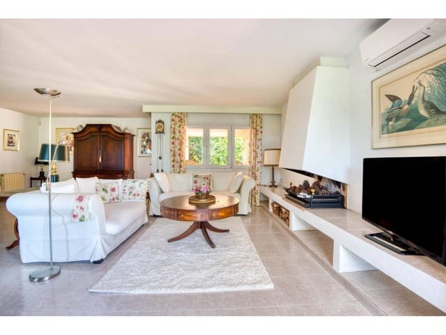 3 soverom Villa til salgs i Santa Cristina d'Aro med svømmebasseng garasje - € 785 000 (Ref: 9816925)