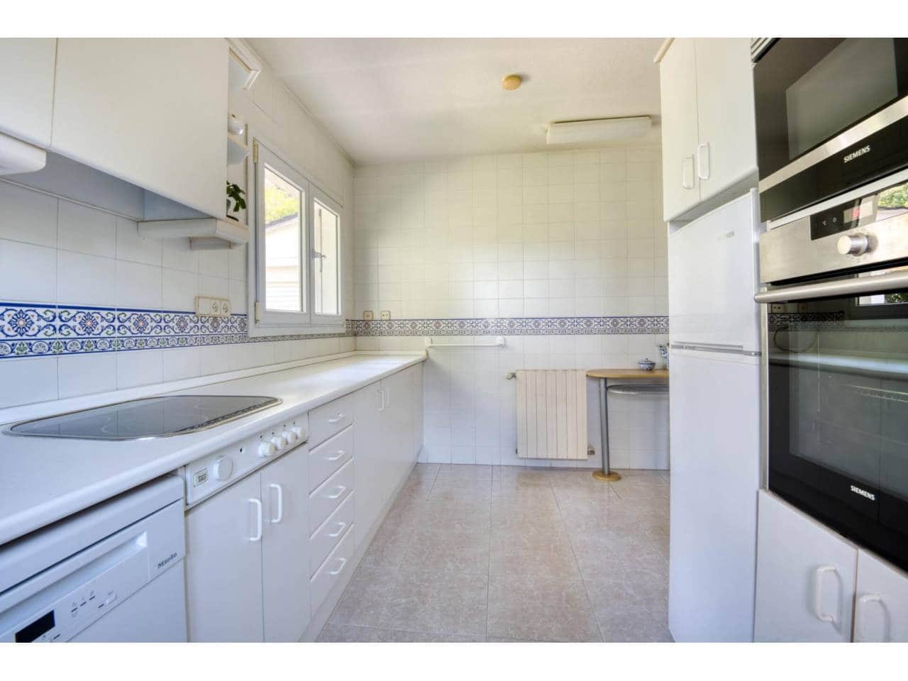3 soverom Villa til salgs i Santa Cristina d'Aro med svømmebasseng garasje - € 785 000 (Ref: 9816925)