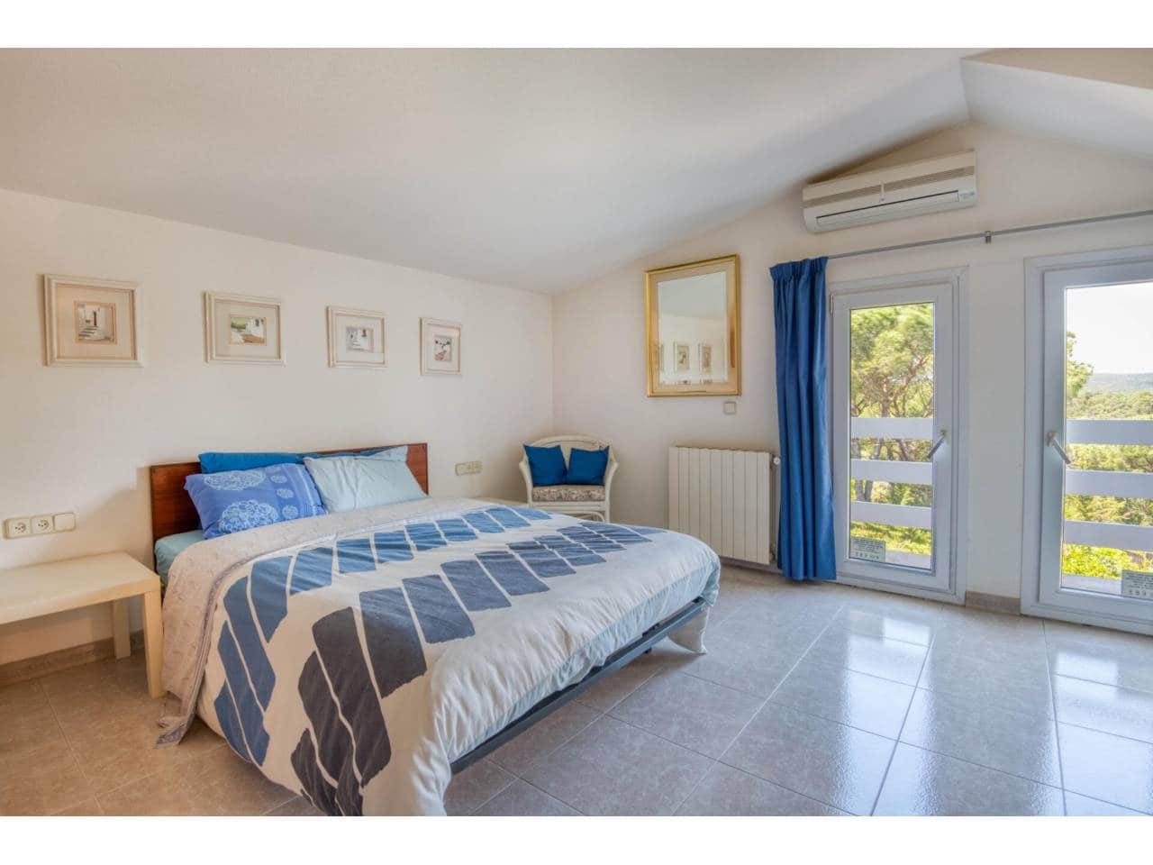 3 soverom Villa til salgs i Santa Cristina d'Aro med svømmebasseng garasje - € 785 000 (Ref: 9816925)