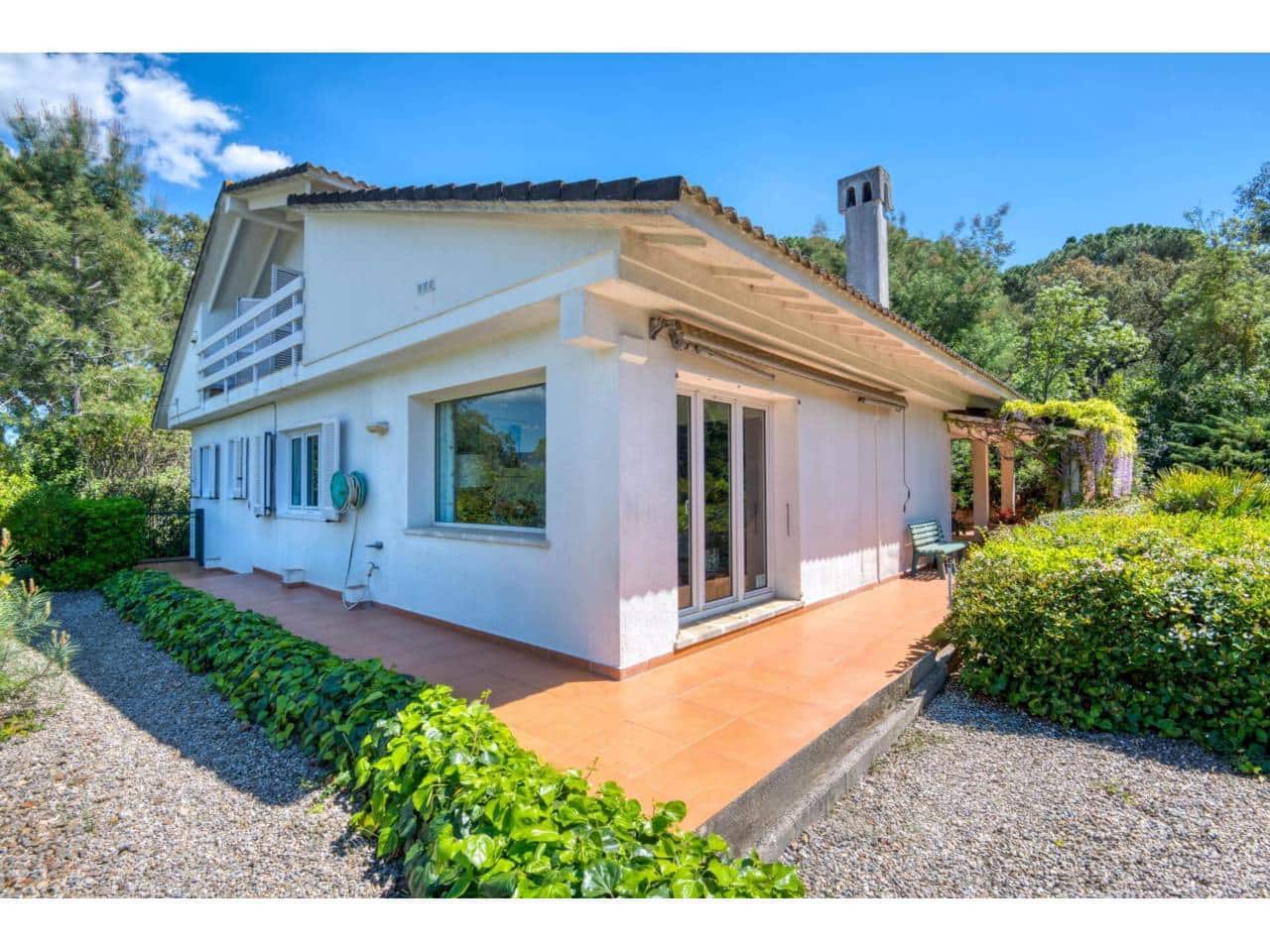 3 soverom Villa til salgs i Santa Cristina d'Aro med svømmebasseng garasje - € 785 000 (Ref: 9816925)