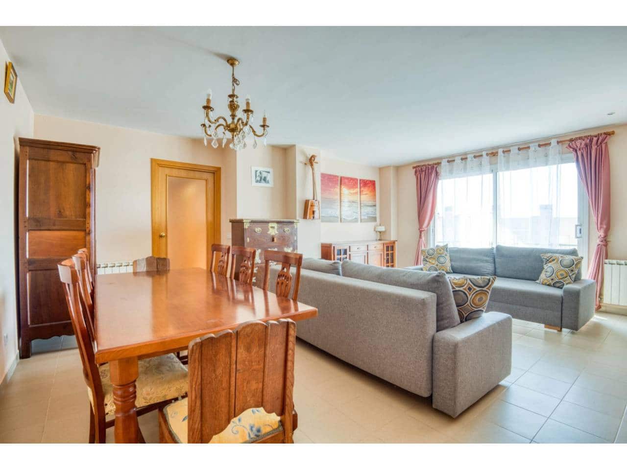 3 bedroom Flat for sale in Sant Feliu de Guixols with garage - € 235,000 (Ref: 9819806)