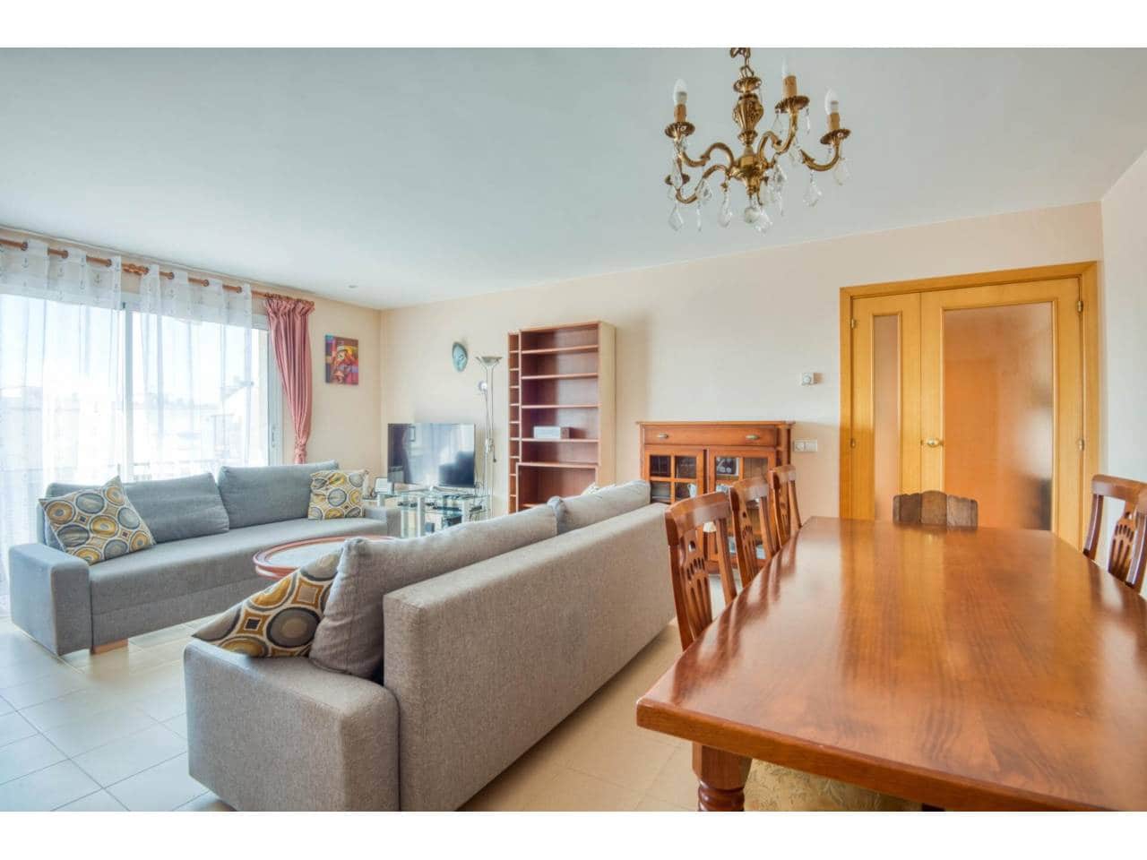 3 bedroom Flat for sale in Sant Feliu de Guixols with garage - € 235,000 (Ref: 9819806)