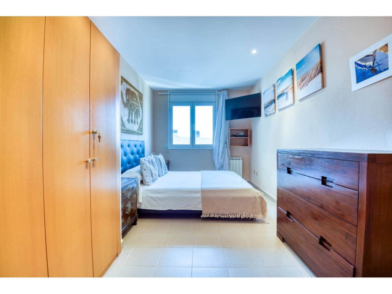 3 bedroom Flat for sale in Sant Feliu de Guixols with garage - € 235,000 (Ref: 9819806)