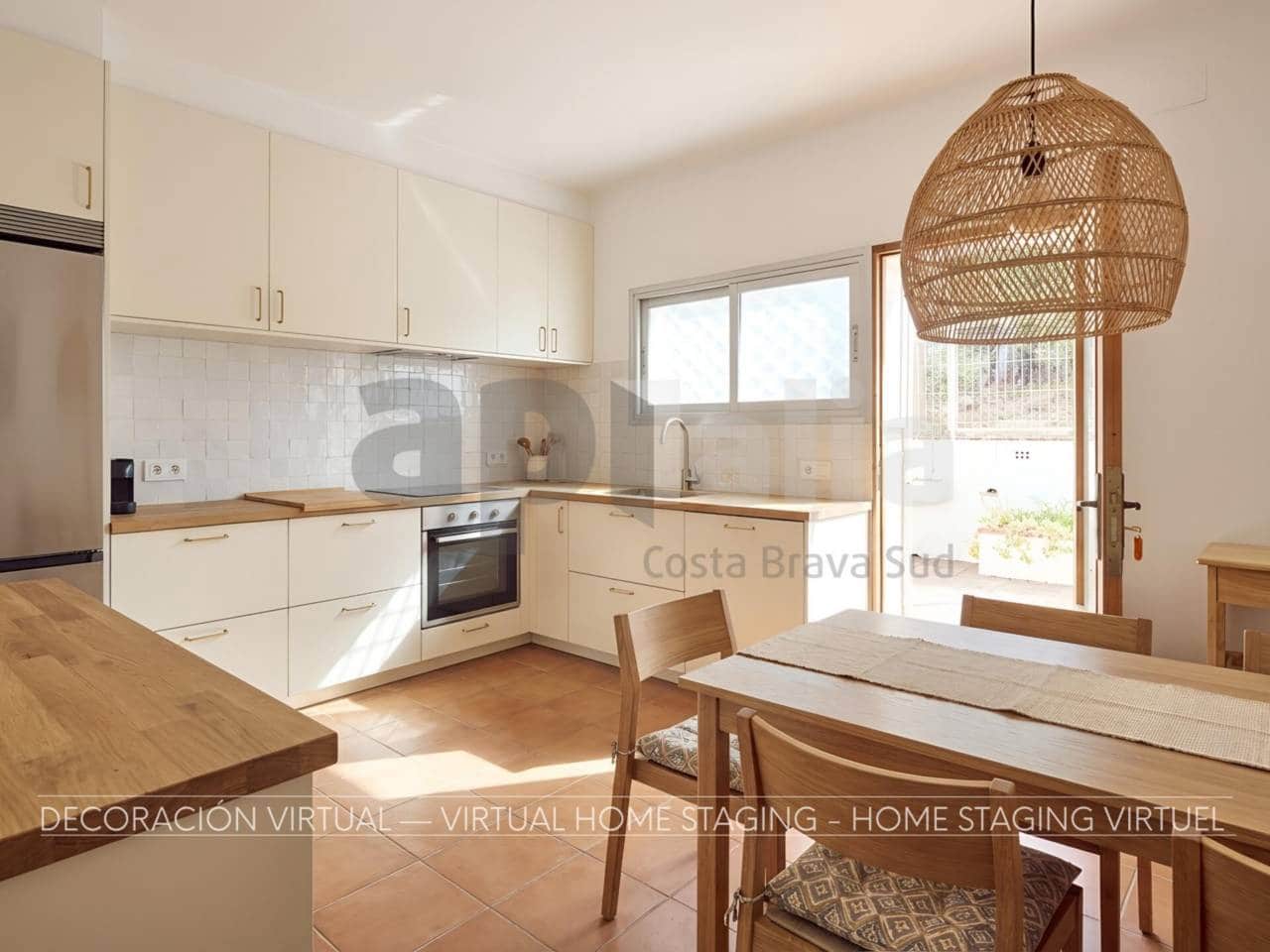 6 bedroom Villa for sale in Lloret de Mar - € 370,000 (Ref: 9821915)