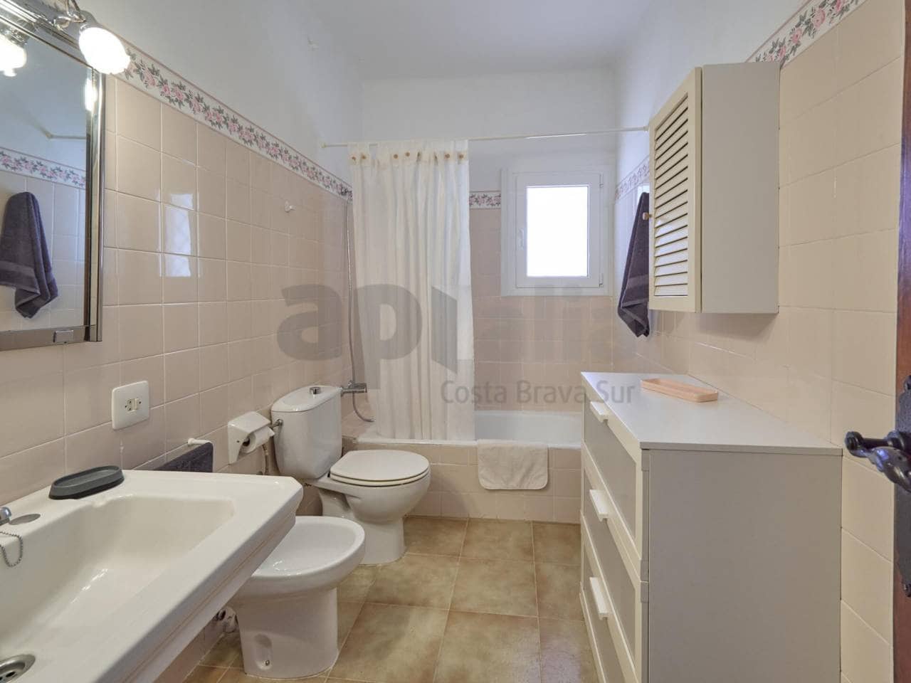 6 bedroom Villa for sale in Lloret de Mar - € 370,000 (Ref: 9821915)