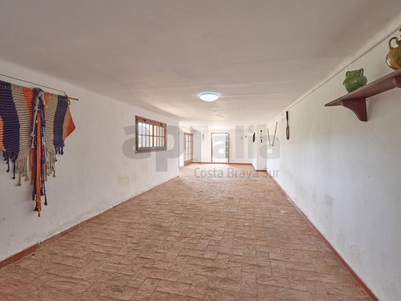 6 bedroom Villa for sale in Lloret de Mar - € 370,000 (Ref: 9821915)
