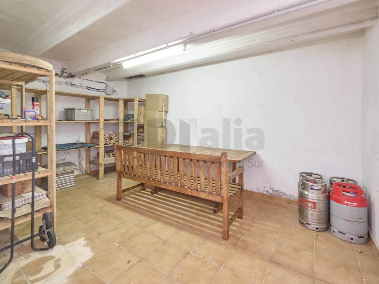 6 bedroom Villa for sale in Lloret de Mar - € 370,000 (Ref: 9821915)