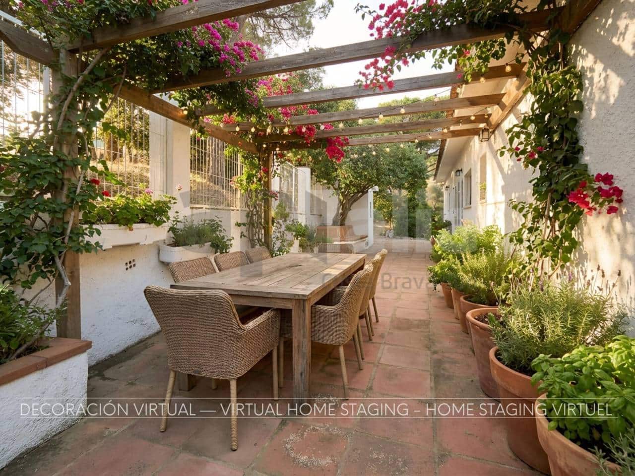 6 bedroom Villa for sale in Lloret de Mar - € 370,000 (Ref: 9821915)