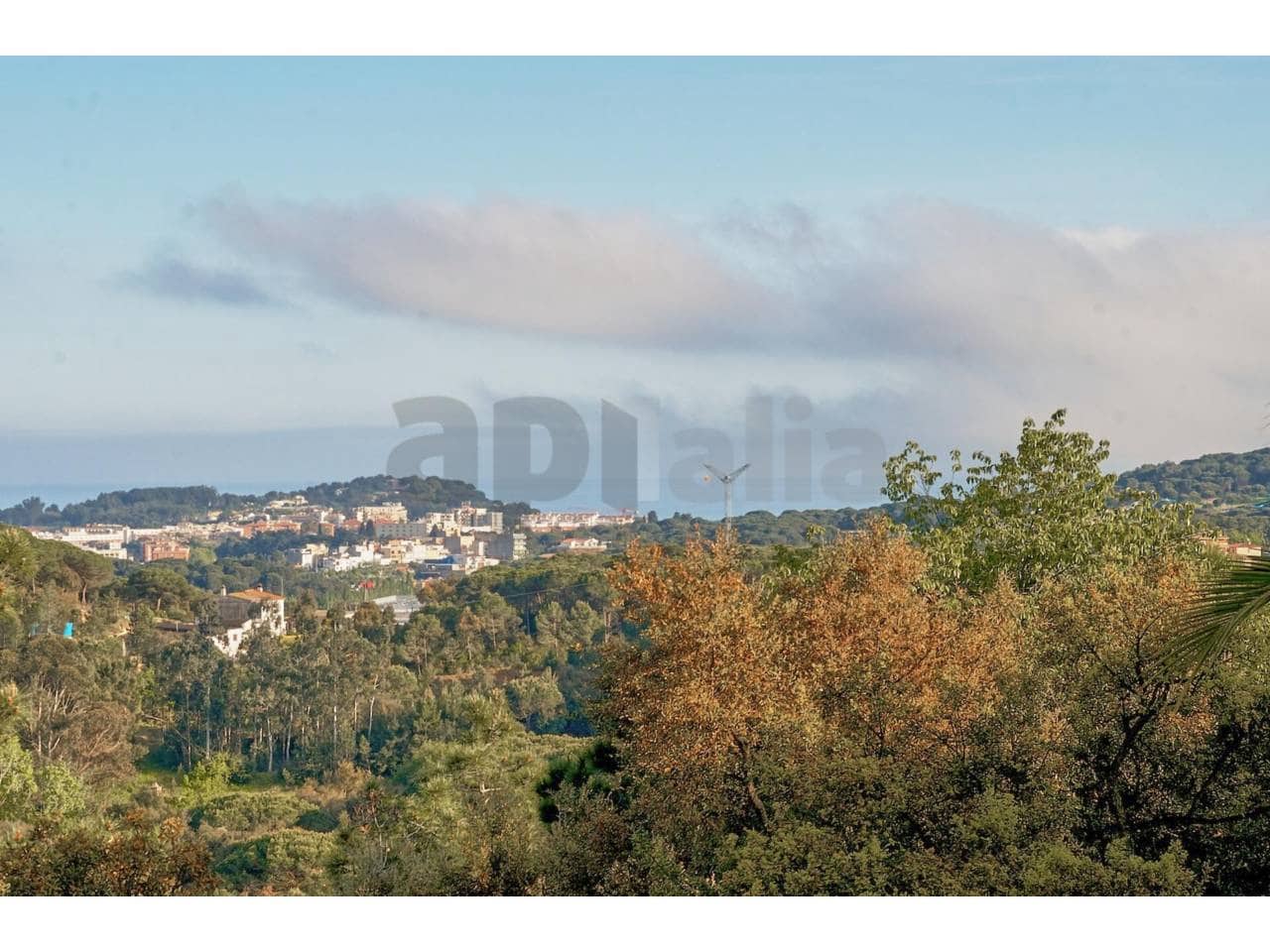 6 bedroom Villa for sale in Lloret de Mar - € 370,000 (Ref: 9821915)