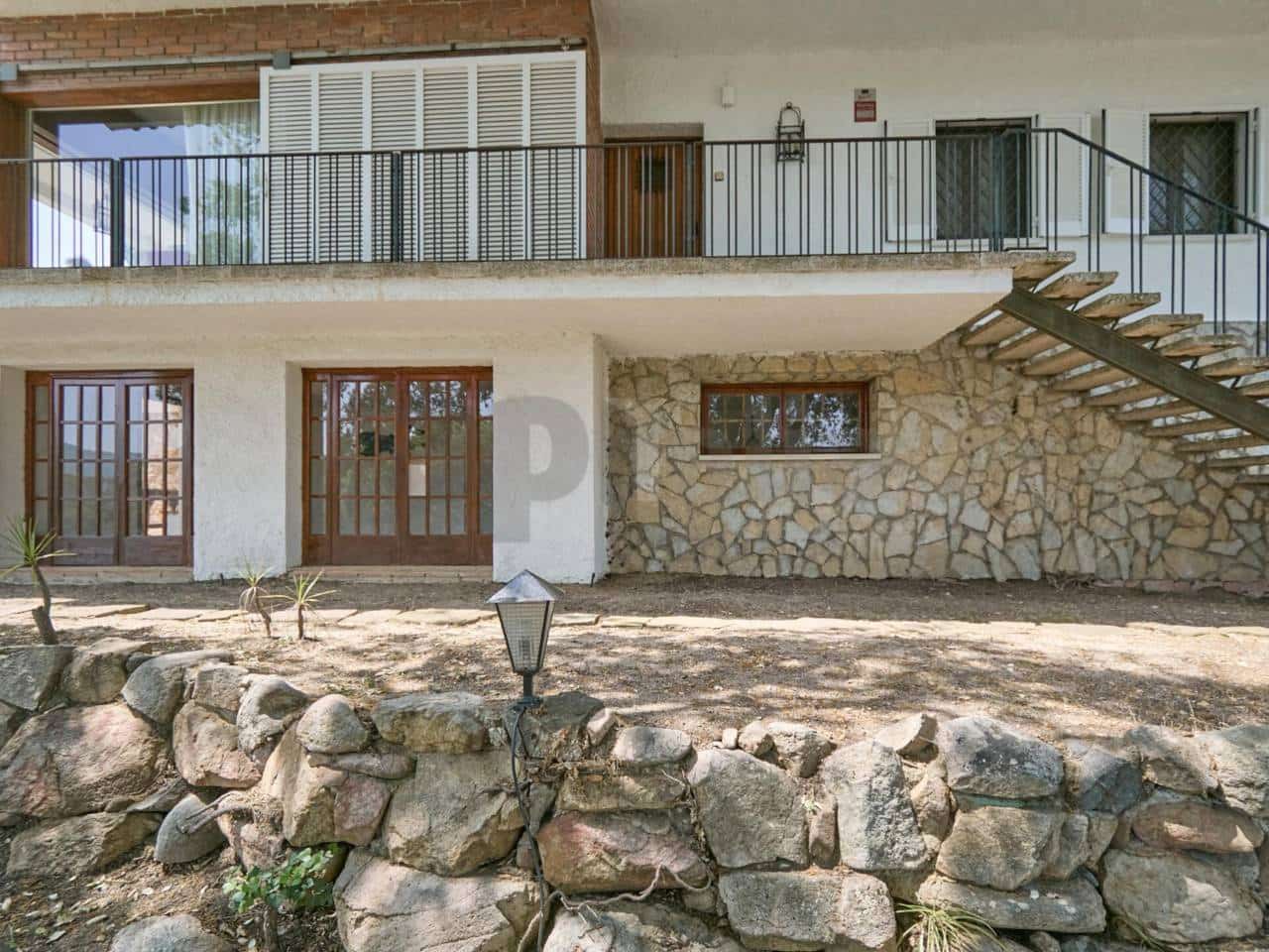 6 bedroom Villa for sale in Lloret de Mar - € 370,000 (Ref: 9821915)