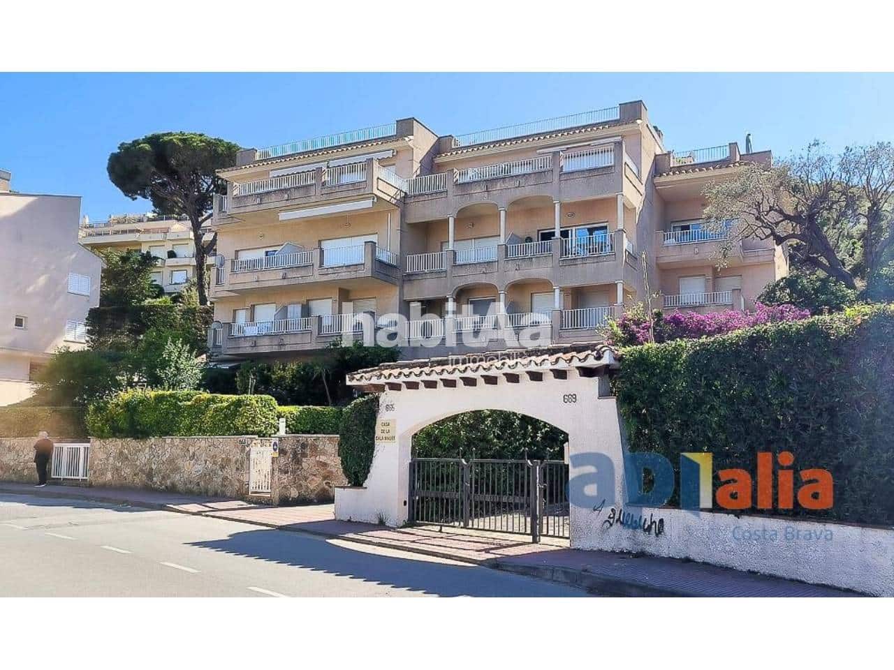 3 bedroom Apartment for sale in Sant Feliu de Guixols with garage - € 495,000 (Ref: 9863893)