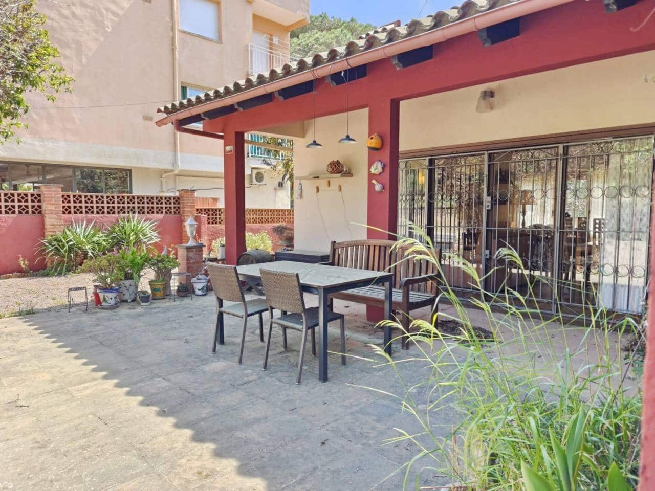 5 bedroom Villa for sale in Sant Antoni de Calonge with garage - € 475,000 (Ref: 9866371)