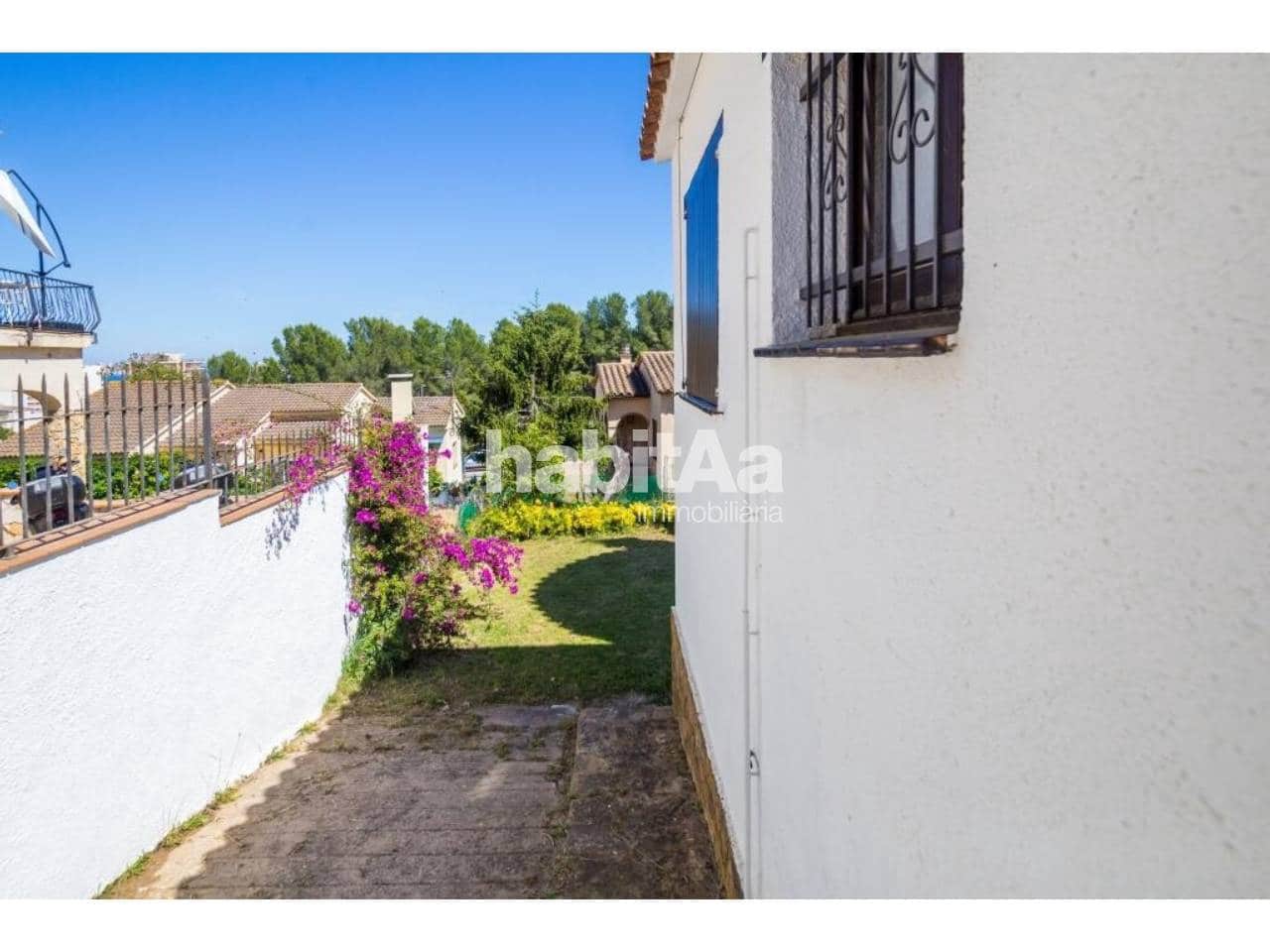 3 bedroom Villa for sale in Sant Antoni de Calonge - € 425,000 (Ref: 9866372)