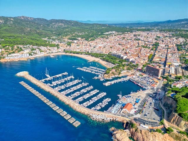 3 slaapkamer Flat te koop in Sant Feliu de Guíxols met garage - € 650.000 (Ref: 9985708)