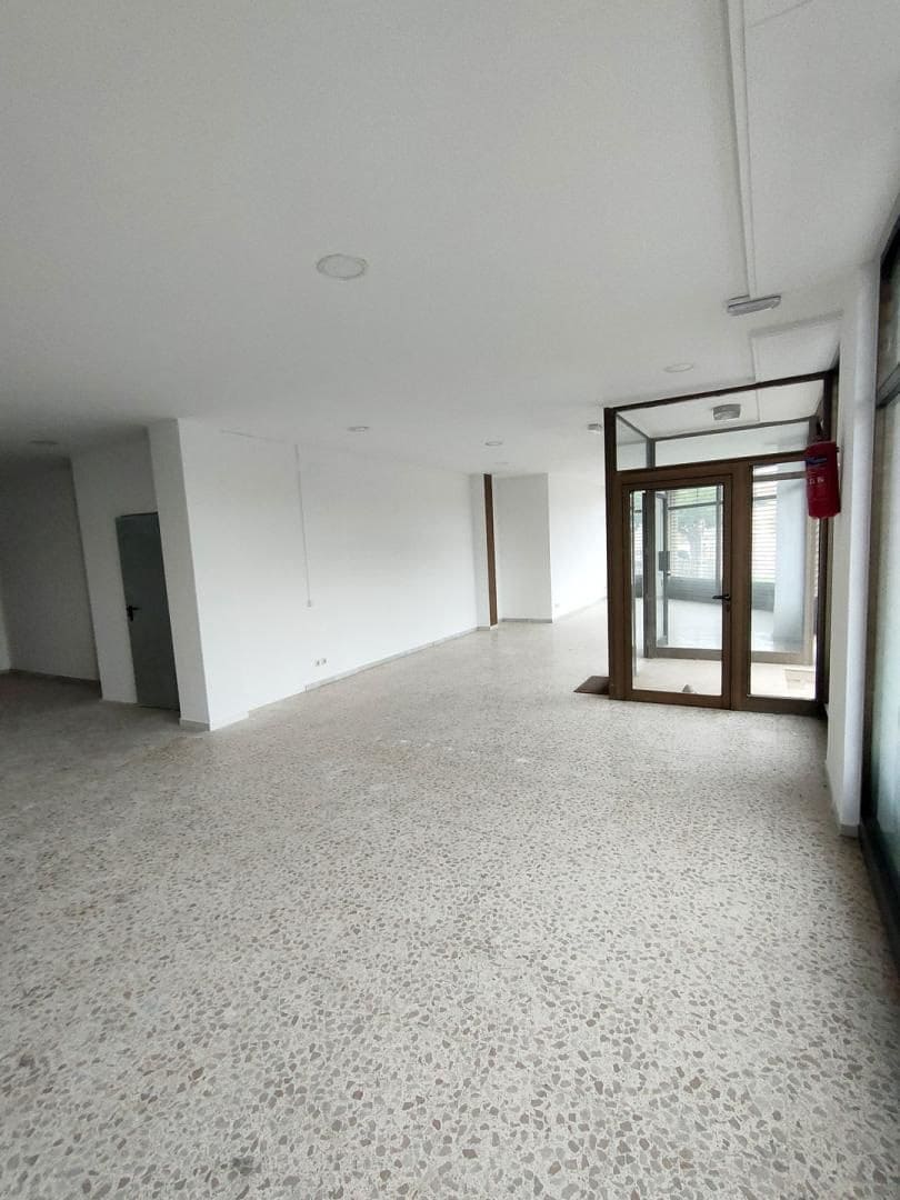 Commercial for sale in La Bisbal d'Emporda - € 120,000 (Ref: 9985715)