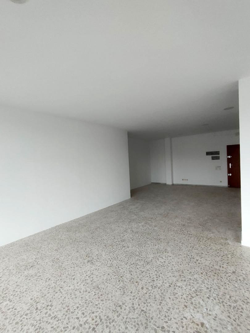 Commercial for sale in La Bisbal d'Emporda - € 120,000 (Ref: 9985715)