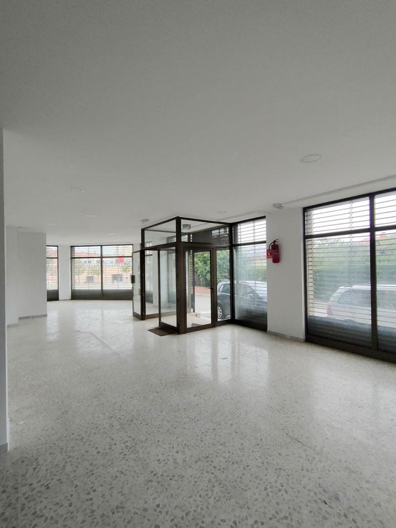 Commercial for sale in La Bisbal d'Emporda - € 120,000 (Ref: 9985715)
