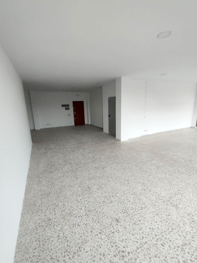 Commercial for sale in La Bisbal d'Emporda - € 120,000 (Ref: 9985715)