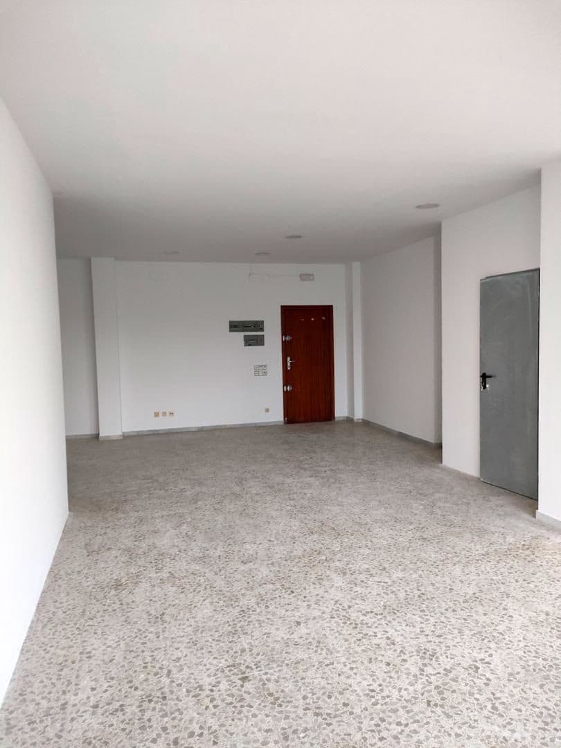 Commercial for sale in La Bisbal d'Emporda - € 120,000 (Ref: 9985715)