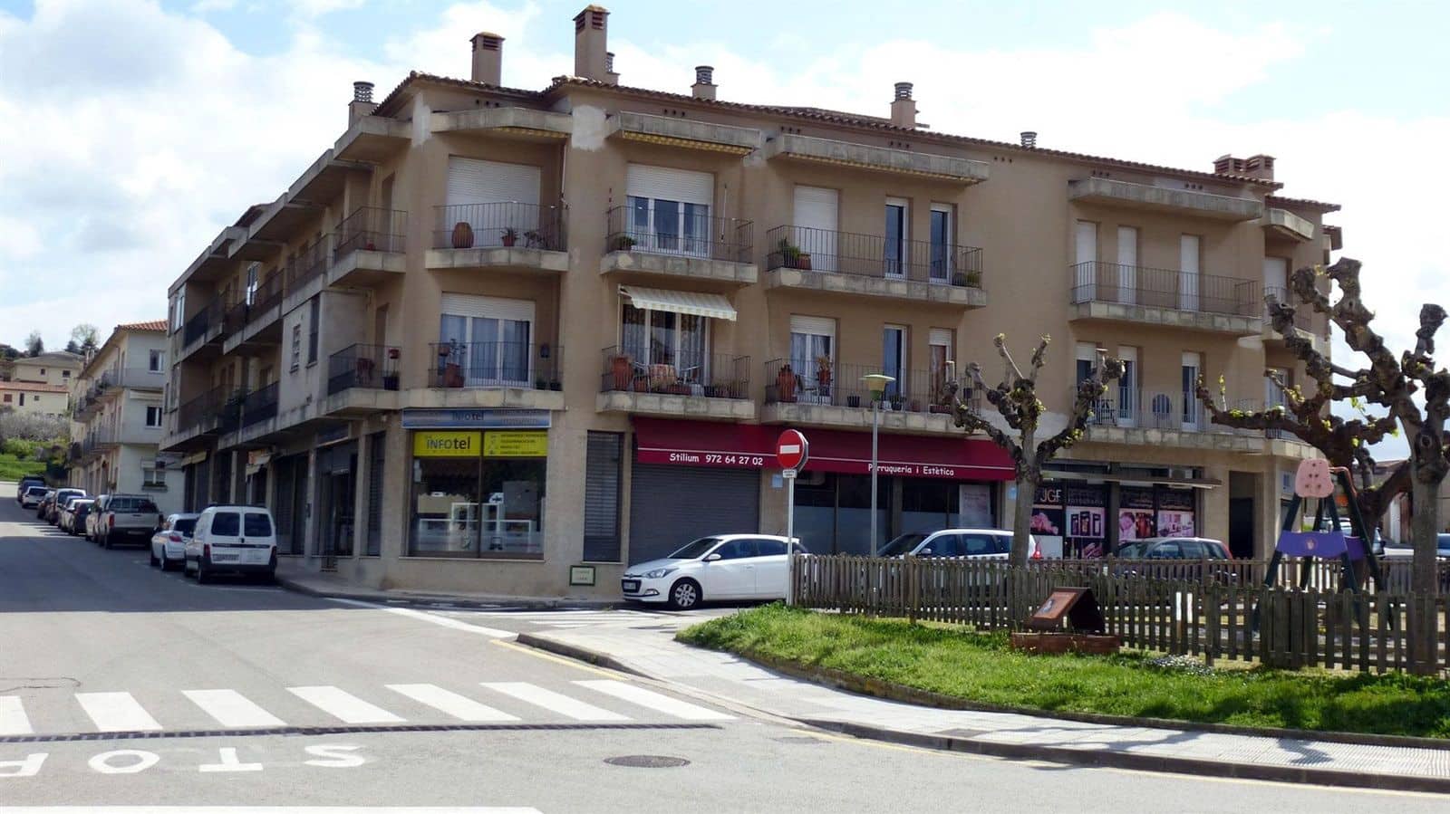 Commercial for sale in La Bisbal d'Emporda - € 120,000 (Ref: 9985715)