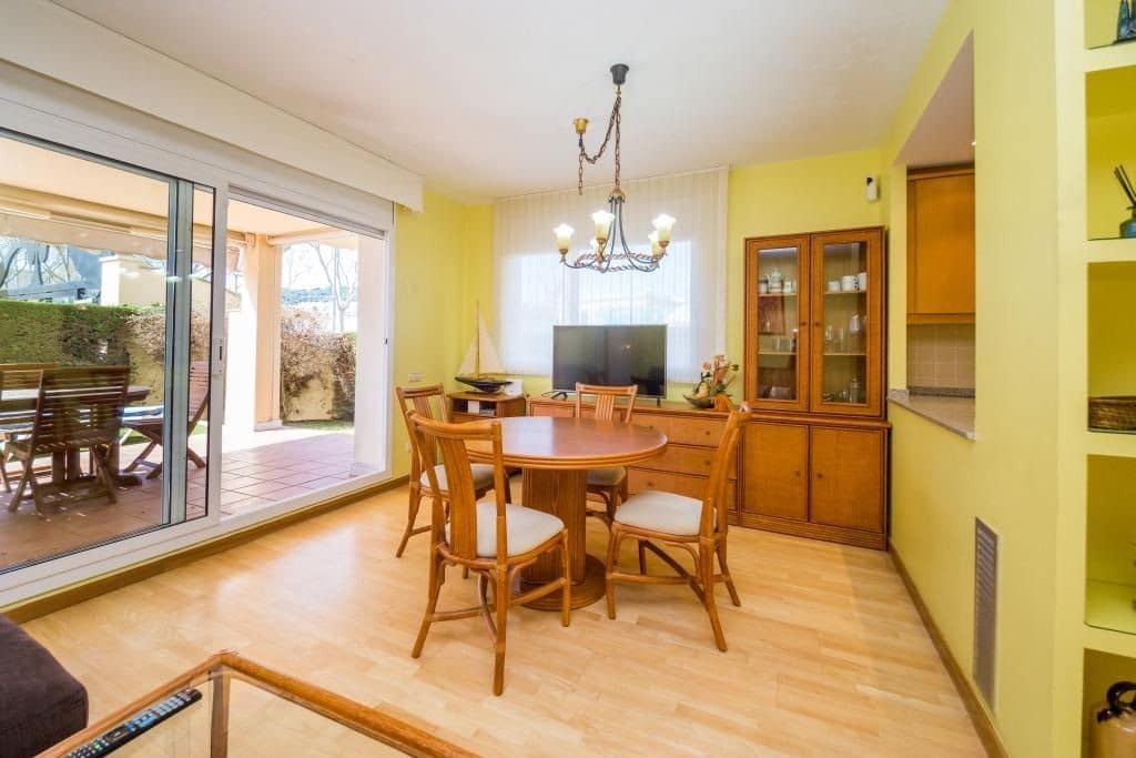 Piso de 2 habitaciones en S'Agaro en venta con piscina - 465.000 € (Ref: 9985724)