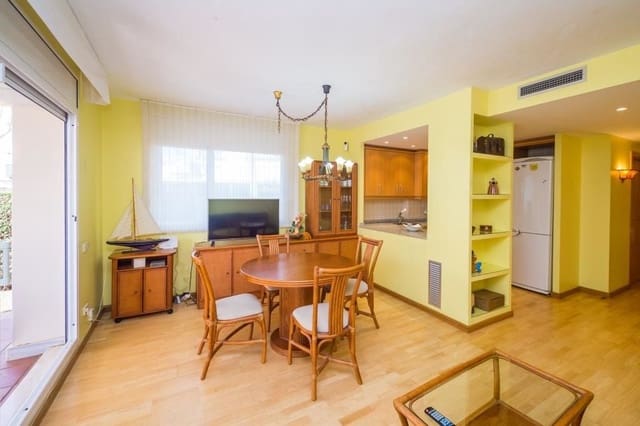 Piso de 2 habitaciones en S'Agaro, Castell-Platja d'Aro en venta con piscina - 465.000 € (Ref: 9985724)
