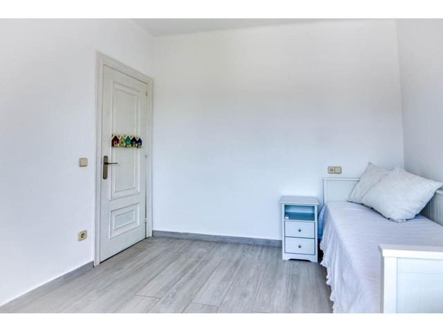 4 soveværelse Villa til salg i Santa Cristina d'Aro med swimmingpool garage - € 478.000 (Ref: 9985726)