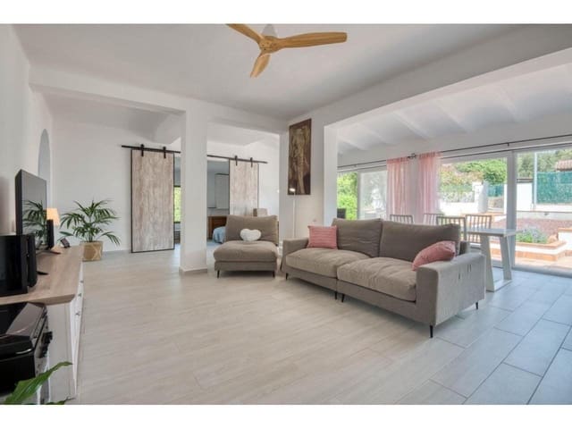 4 soveværelse Villa til salg i Santa Cristina d'Aro med swimmingpool garage - € 478.000 (Ref: 9985726)