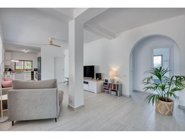 4 soveværelse Villa til salg i Santa Cristina d'Aro med swimmingpool garage - € 478.000 (Ref: 9985726)