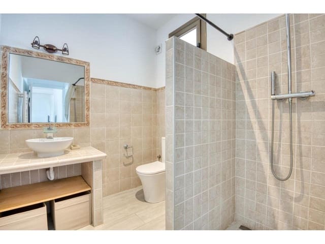 4 soveværelse Villa til salg i Santa Cristina d'Aro med swimmingpool garage - € 478.000 (Ref: 9985726)