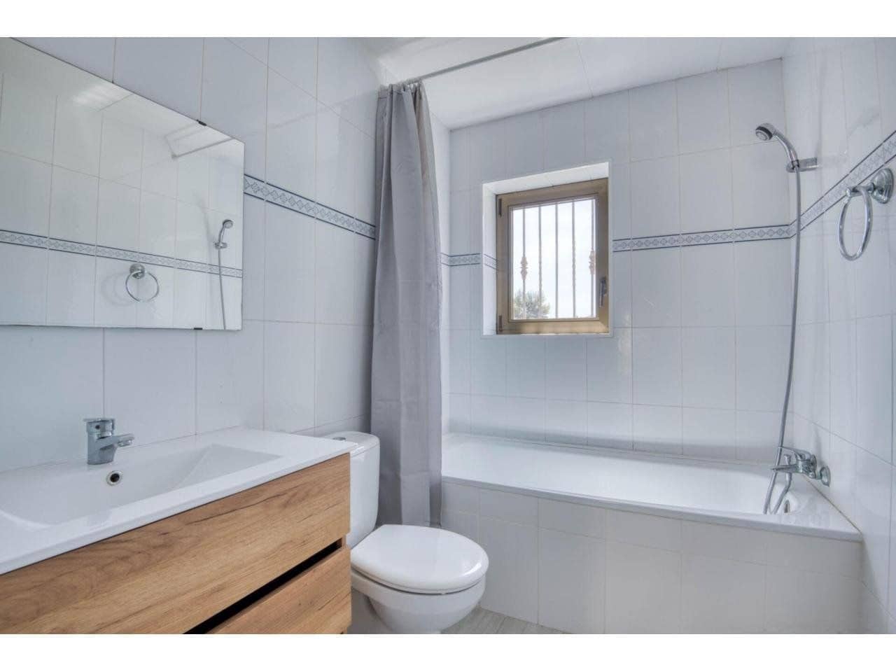 Chalet de 4 habitaciones en Santa Cristina d'Aro en venta con piscina garaje - 478.000 € (Ref: 9985726)